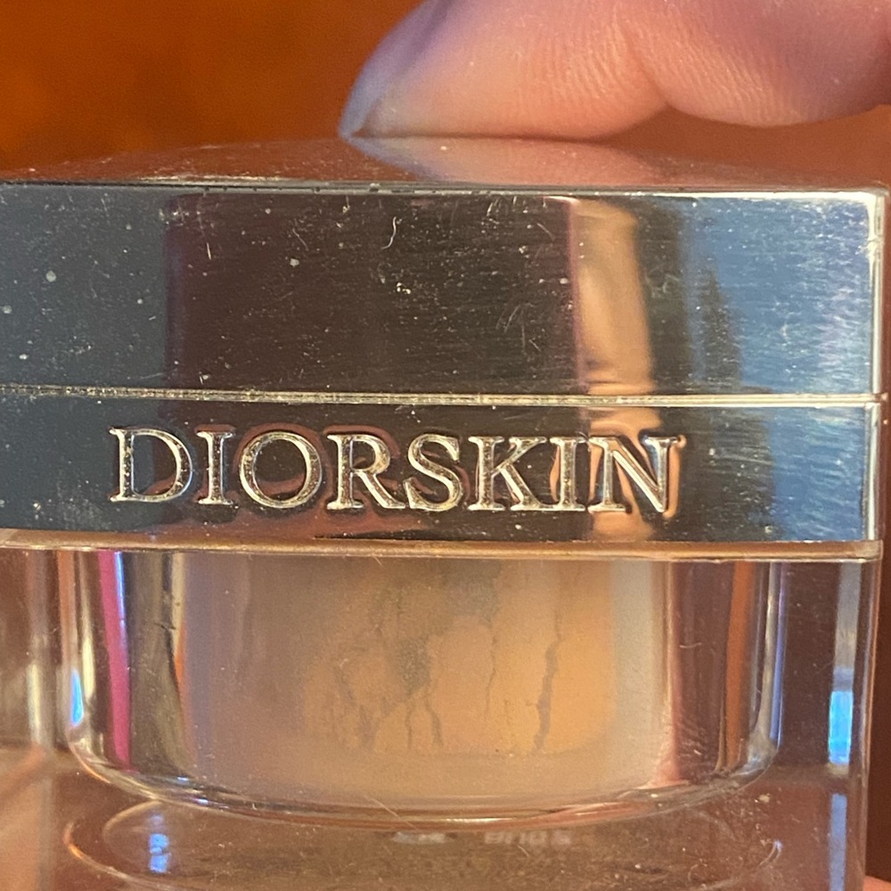 Dior Diorskin Nude Natural Glow Fresh Powder in color 050-Nude.